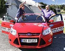 Die Rekordfahrer Knut Wilthil und Henrik Borchgrevink durchquerten Norwegen, Schweden und Finnland mit einem Durchschnittsverbrauch von nur 3,3 l/100 km